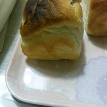 今回はちっちゃい食パンの型に入れて焼いてみました
かわいいできあがりでしょ＾＾